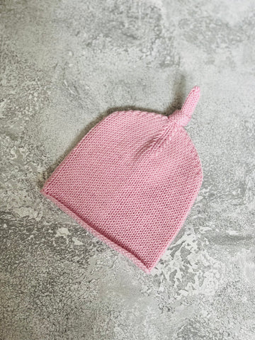 Merino wool hat with a knot